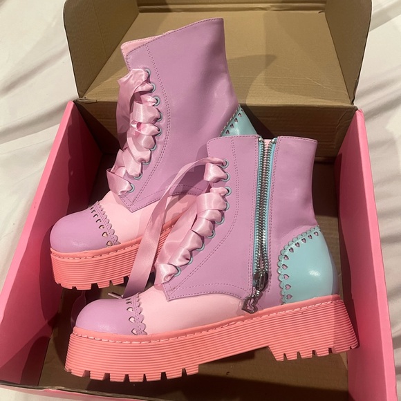 Sugar Thrillz Bubblegum Party combat Boots - Picture 4 of 6